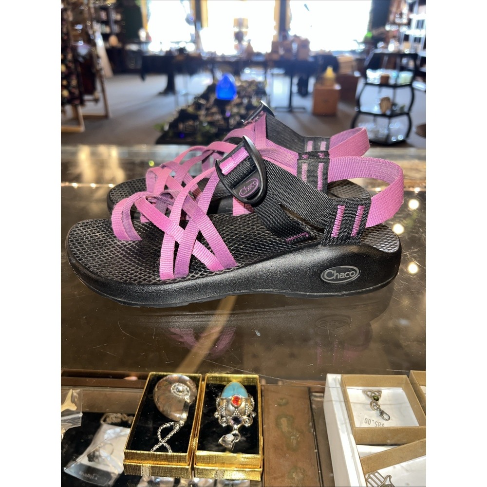 Women's Pink And Purple Strappy Chaco Performance Sandals Size 7 Lake Shoes - Picture 2 of 6
